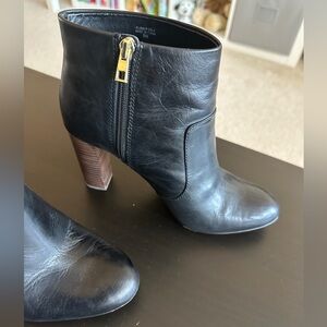 Ann Taylor Size 9M Booties